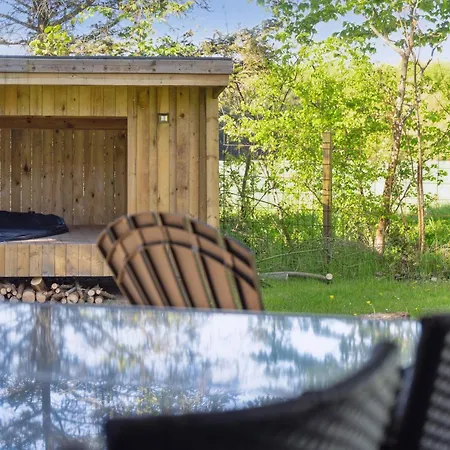 Charmigt Tegelhus Med Bastu Och Fjordutsikt *